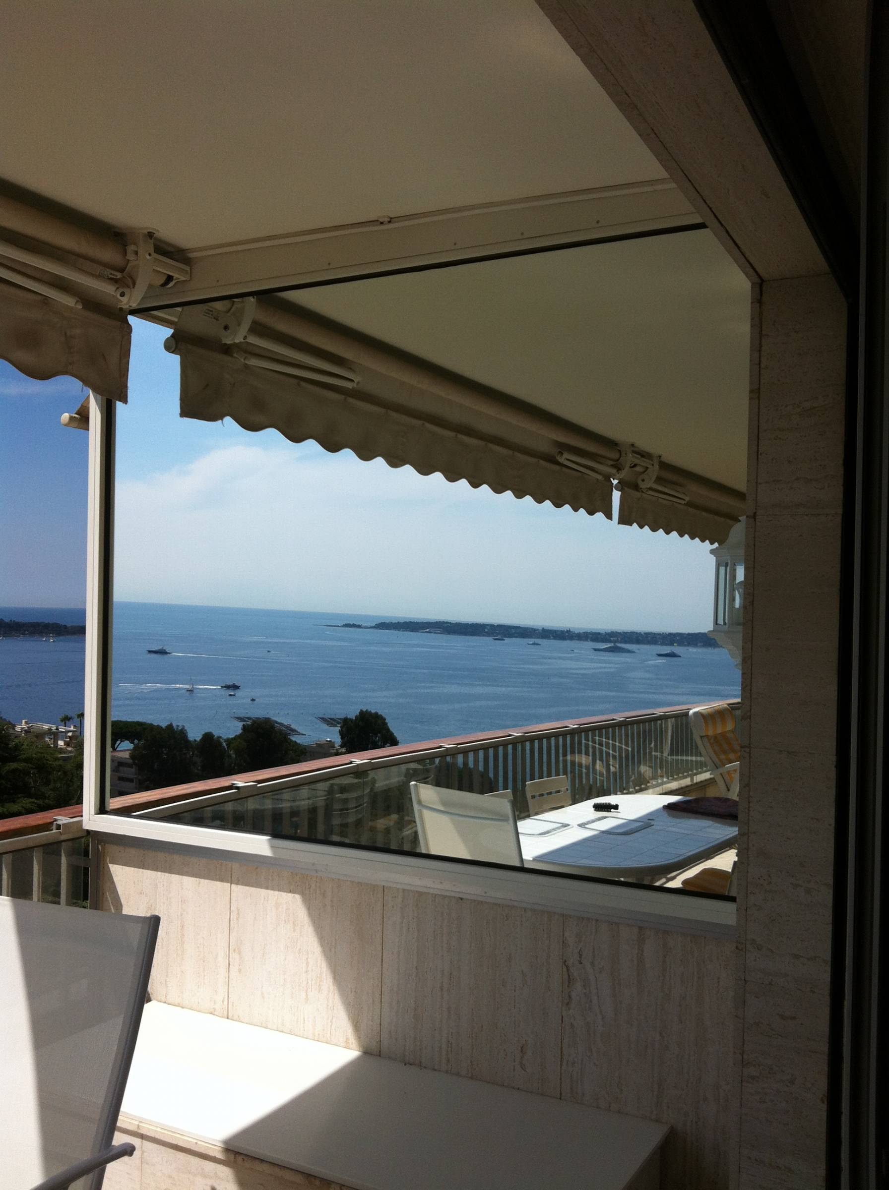 Miroir sur un balcon Cannes