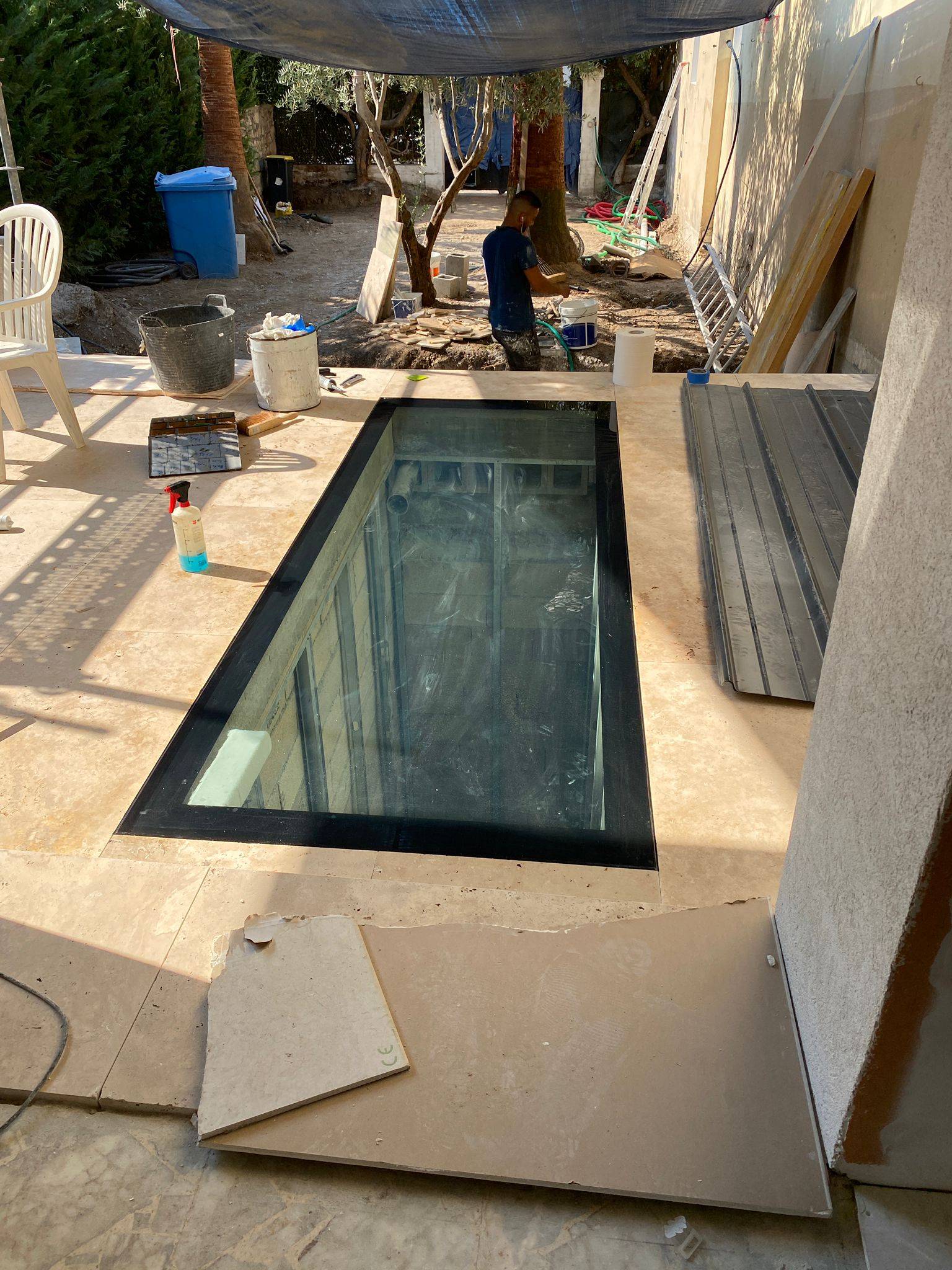 Dalle de sol en verre sur terrasse extérieure à Cannes