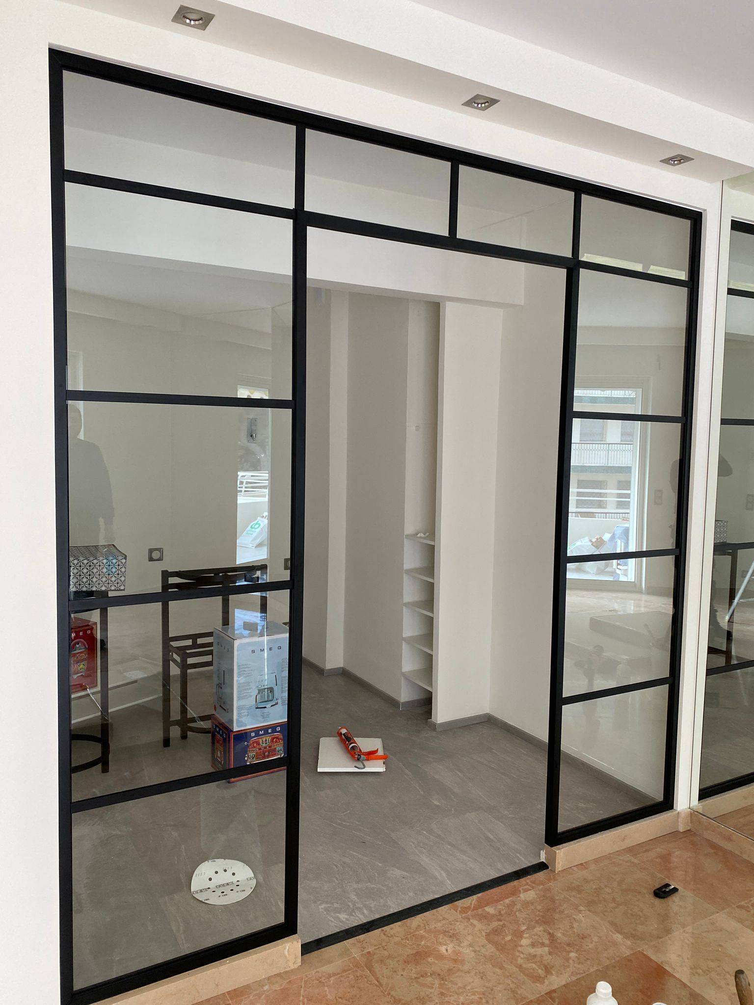 Pose d'une verrière intérieur sur mesure à Cannes