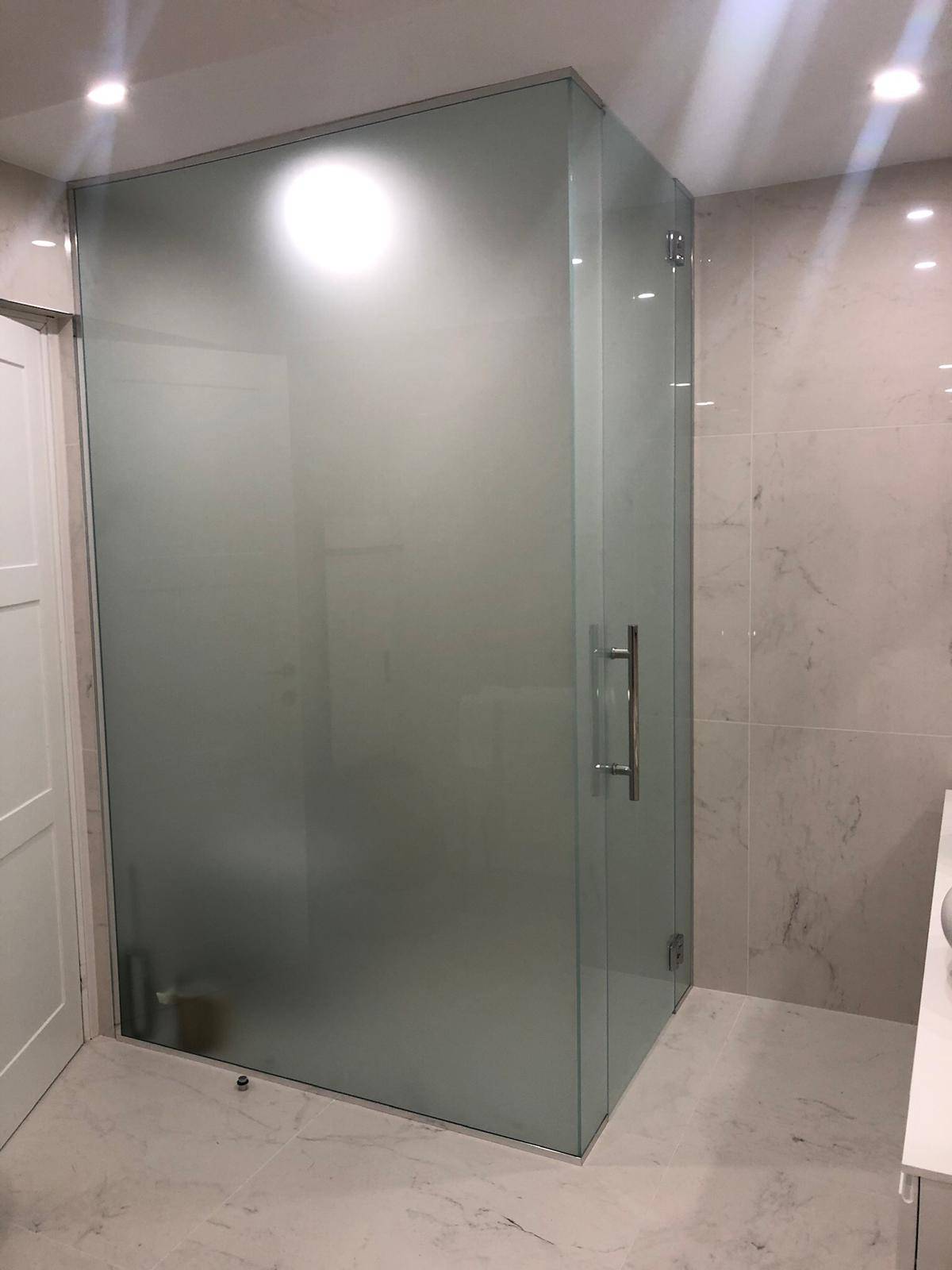 vitrage coin WC translucide à Cannes