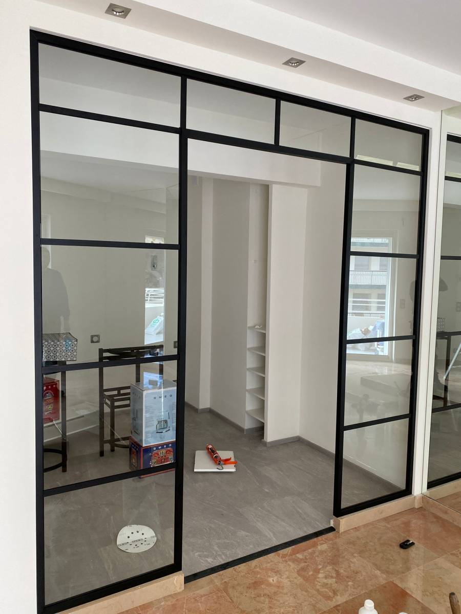 Pose d'une verrière intérieur sur mesure à Cannes